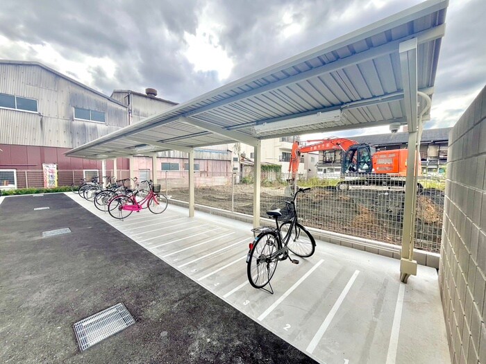 物件外観写真5　(駐輪場)