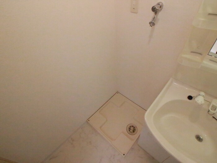 物件内観写真9　(洗濯機置場)