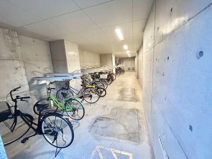 物件外観写真4　(駐輪場)