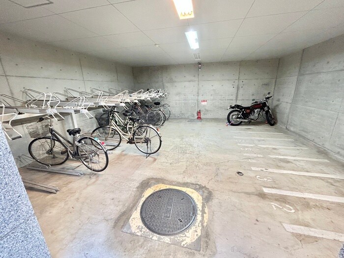 物件外観写真5　(駐輪場)