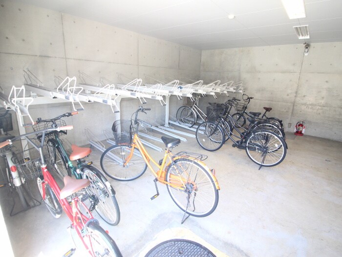 物件外観写真5　(駐輪場)