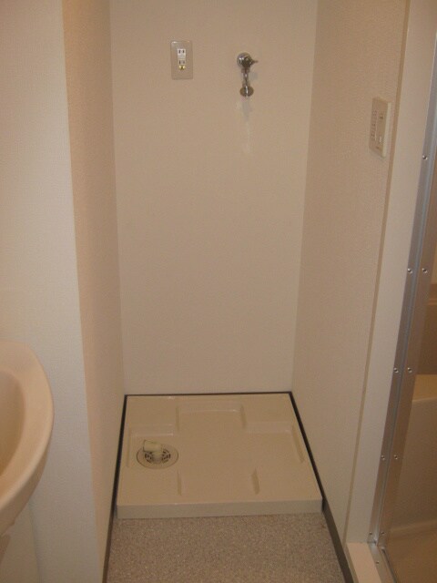 物件内観写真11　(洗濯機置場)