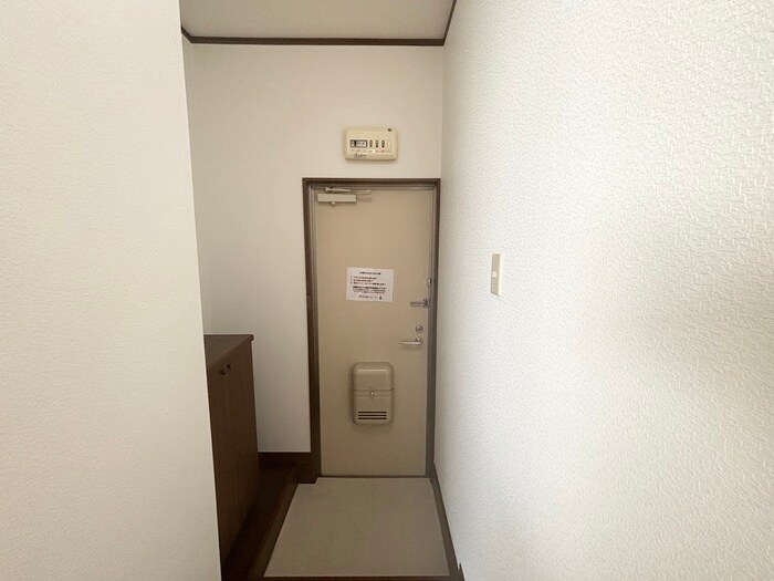 物件内観写真13　(玄関)