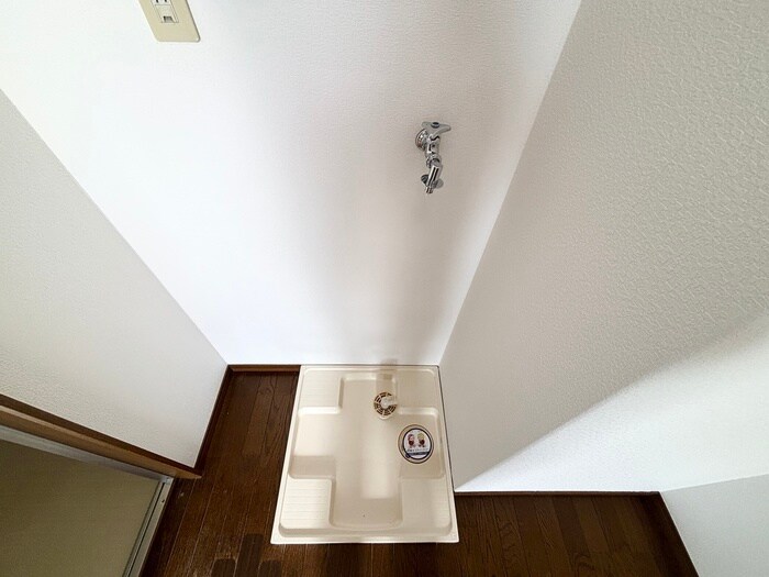 物件内観写真16　(洗濯機置場)