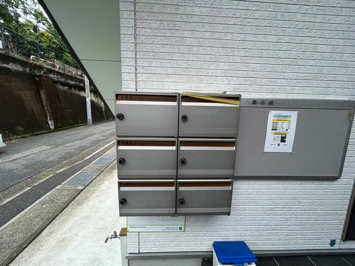 物件外観写真5　(エントランス部分)