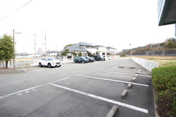物件外観写真4　(駐車場)