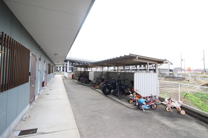 物件外観写真5　(駐輪場)