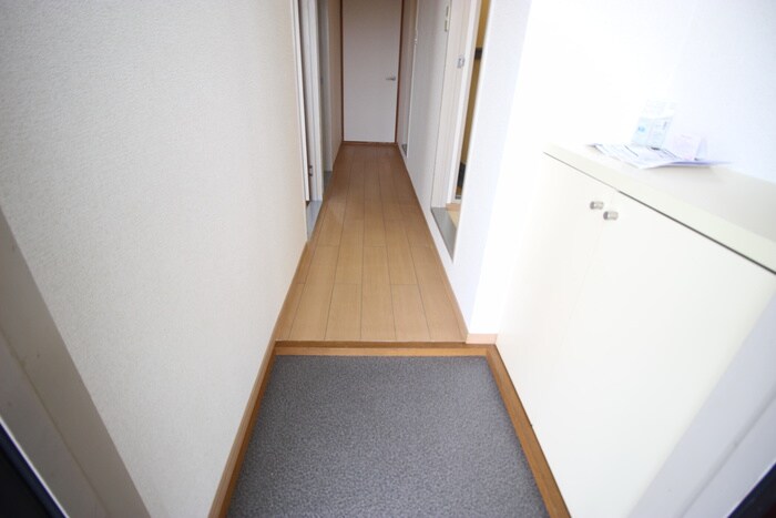 物件内観写真14　(玄関)