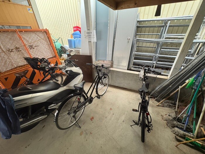 物件外観写真2　(駐輪場)