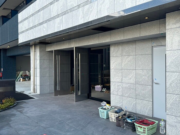 物件外観写真5　(エントランス部分)