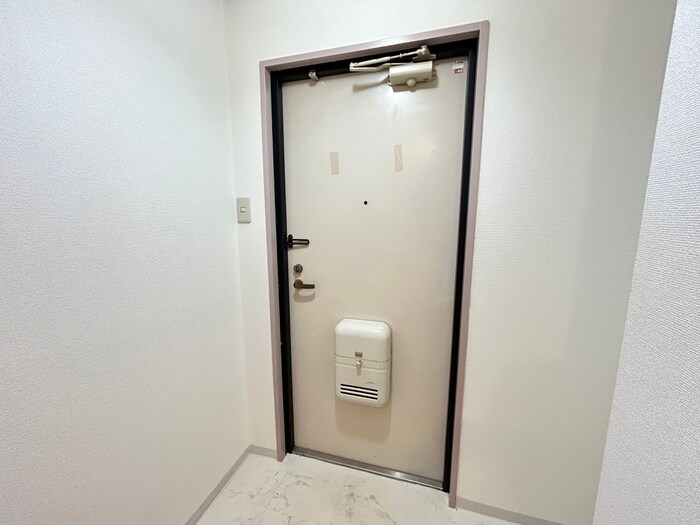 物件内観写真16　(玄関)