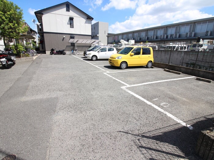 物件外観写真3　(駐車場)