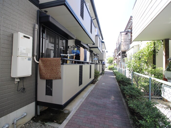 物件外観写真4　(エントランス部分)