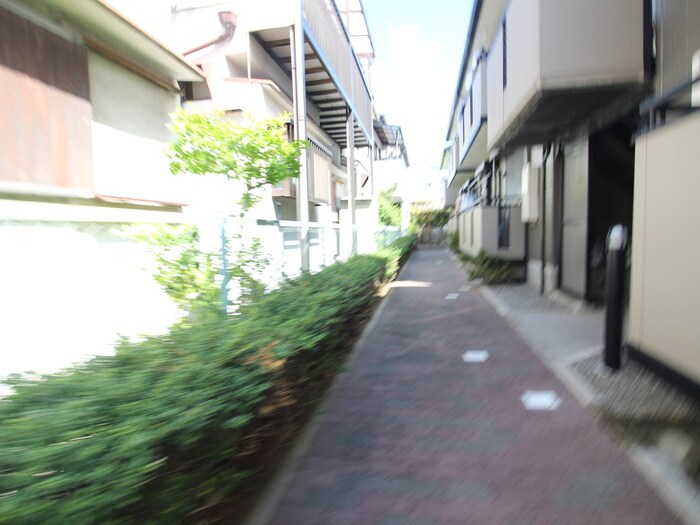 物件外観写真5　(エントランス部分)