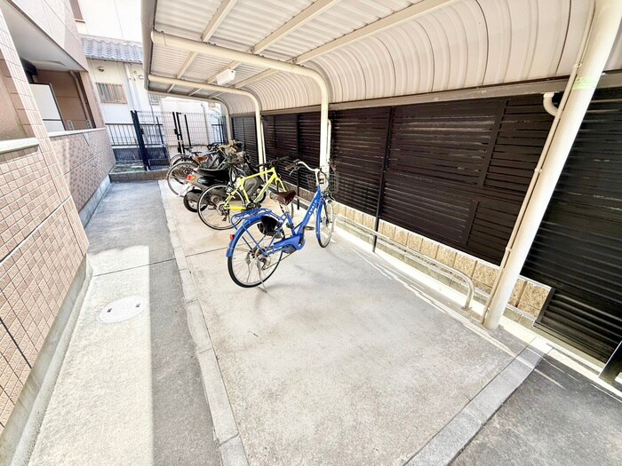 物件外観写真2　(駐輪場)