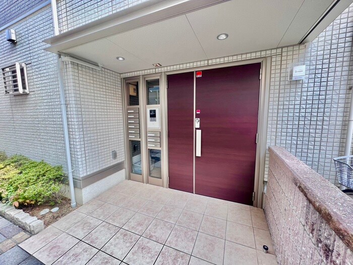 物件外観写真5　(エントランス部分)