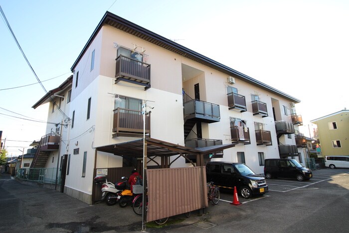 物件外観写真3　(駐輪場)