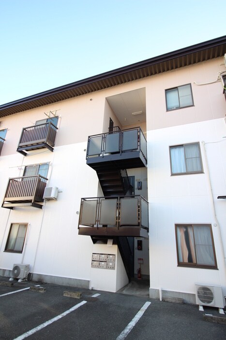 物件外観写真6　(エントランス部分)