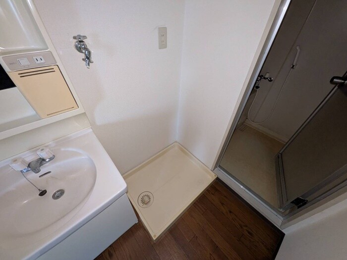 物件内観写真14　(洗濯機置場)