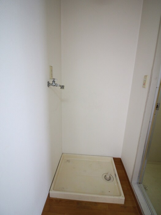 物件内観写真17　(洗濯機置場)