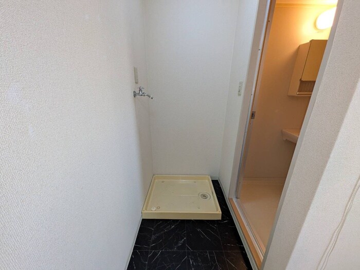 物件内観写真18　(洗濯機置場)