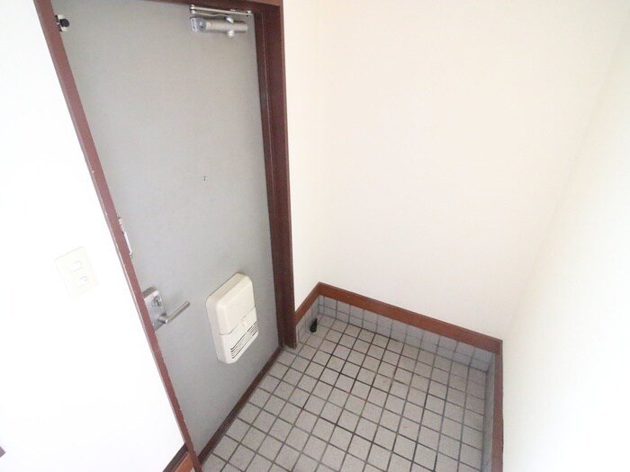 物件内観写真13　(玄関)