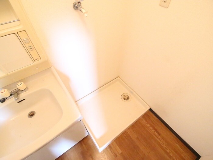 物件内観写真14　(洗濯機置場)