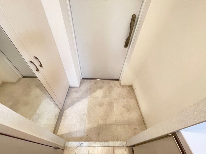 物件内観写真18　(玄関)