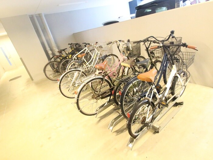 物件外観写真5　(駐輪場)