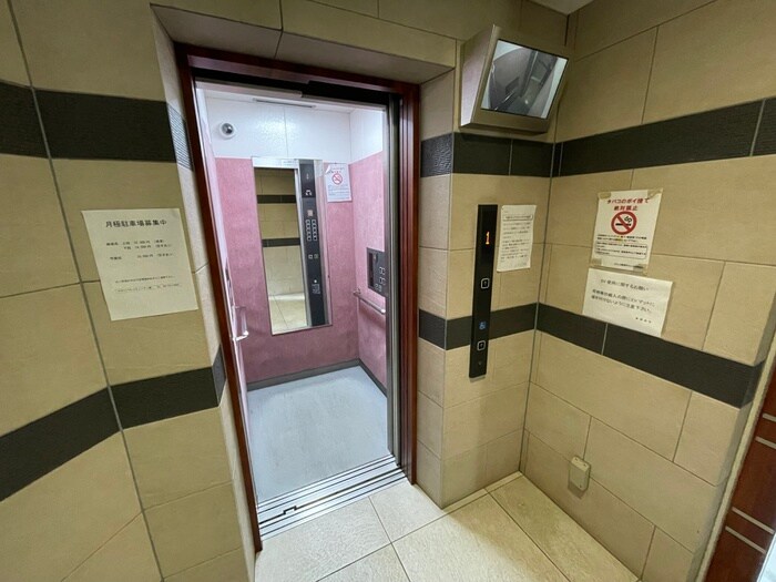 物件外観写真5　(エントランス部分)