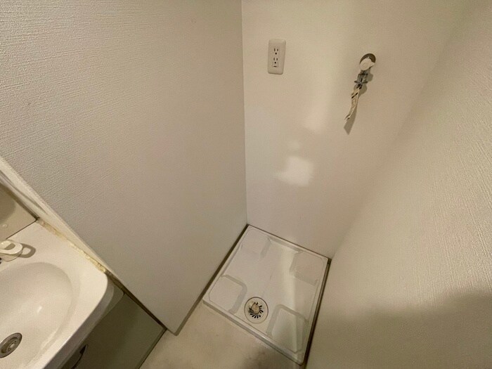 物件内観写真10　(洗濯機置場)