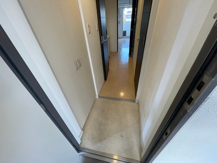 物件内観写真13　(玄関)