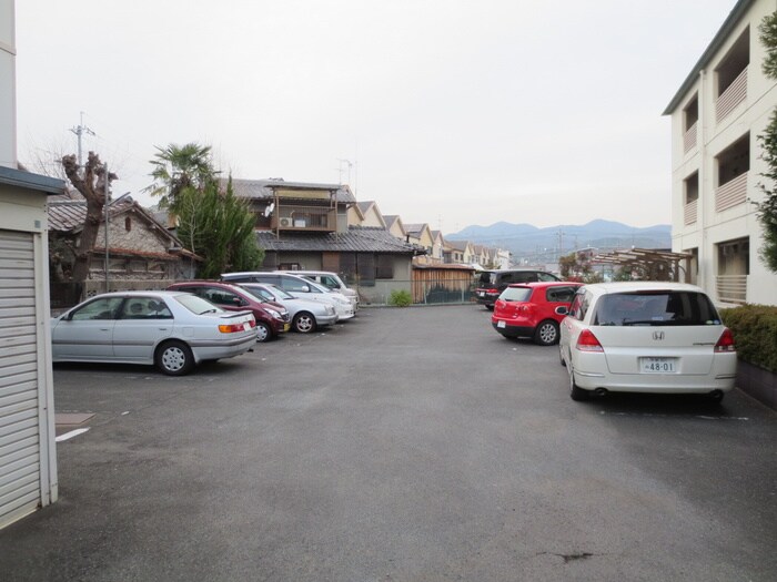 物件外観写真5　(駐車場)