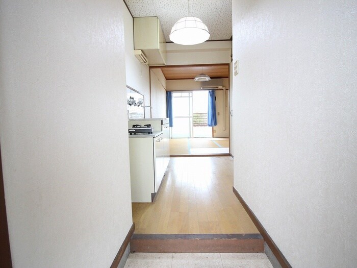 物件内観写真13　(玄関)