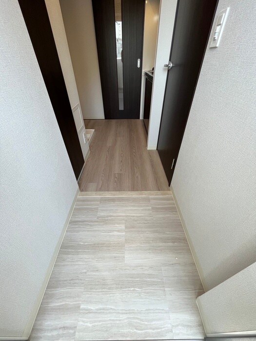 物件内観写真8　(玄関)
