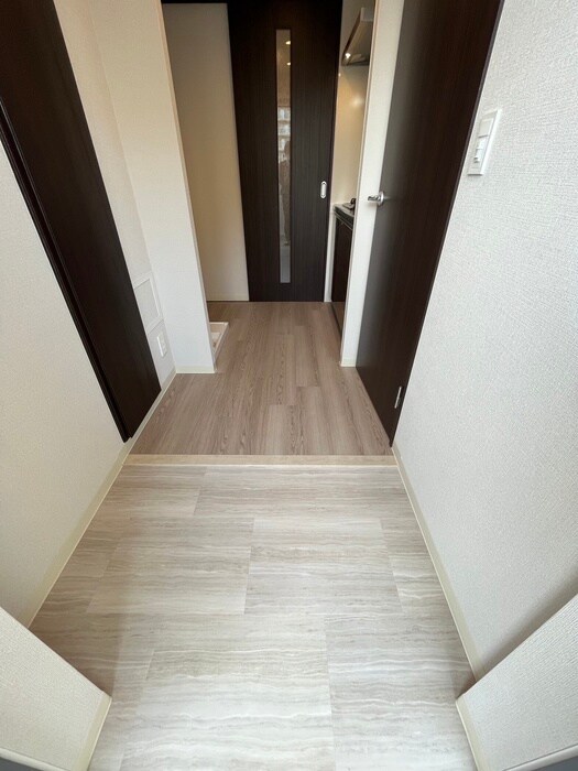 物件内観写真10　(玄関)