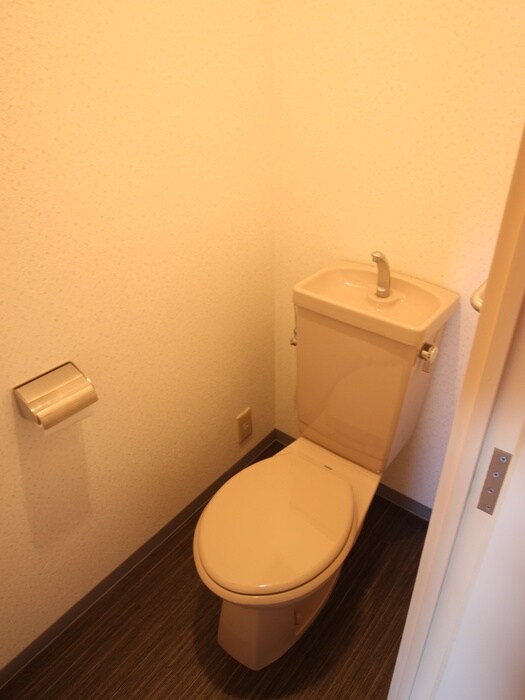 物件内観写真8　(トイレ)