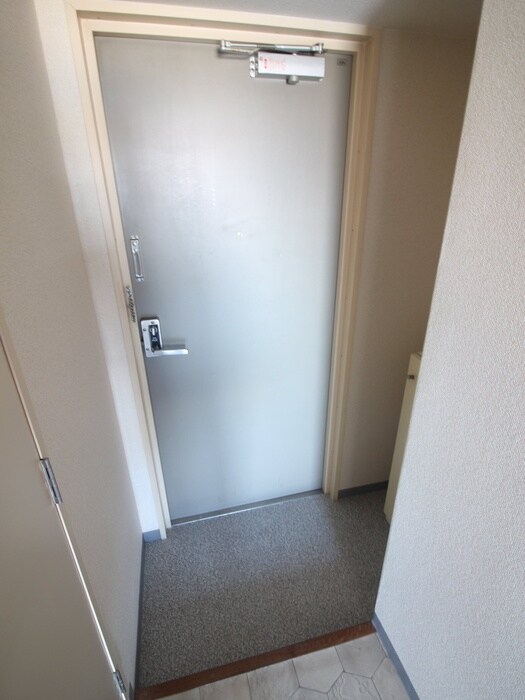 物件内観写真10　(玄関)