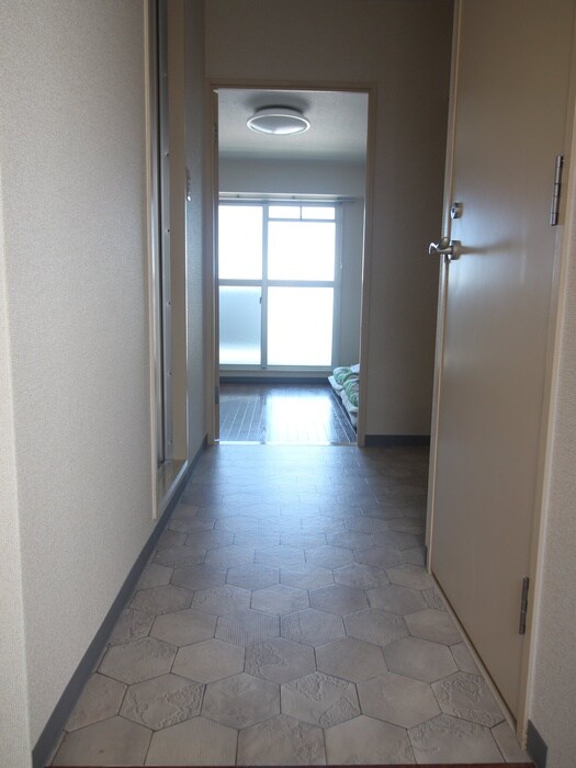 物件内観写真11　(廊下)