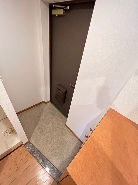 物件内観写真9　(玄関)