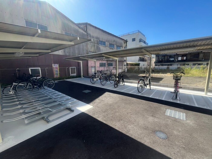 物件外観写真4　(駐輪場)