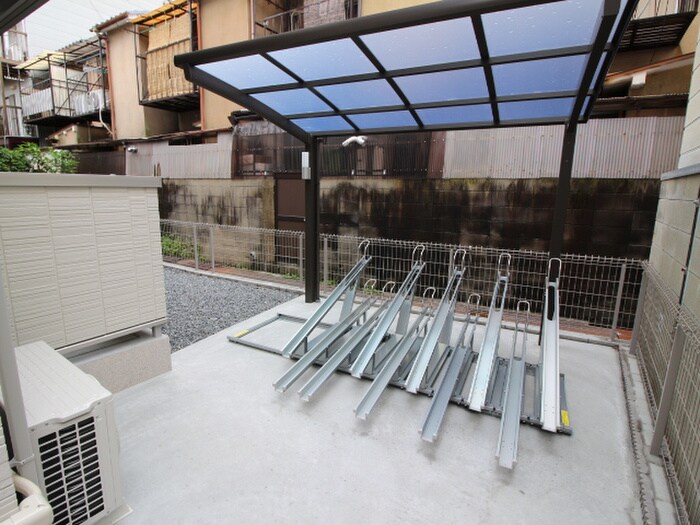 物件外観写真5　(駐輪場)