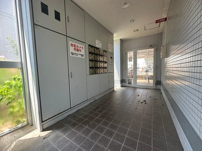 物件外観写真4　(エントランス部分)