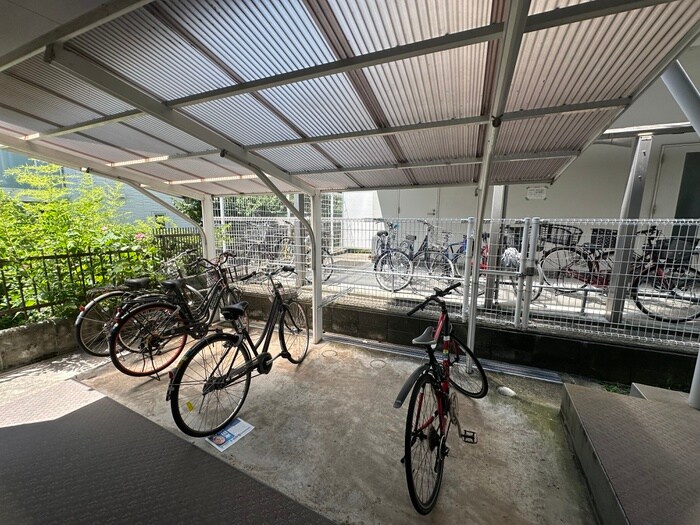 物件外観写真5　(駐輪場)