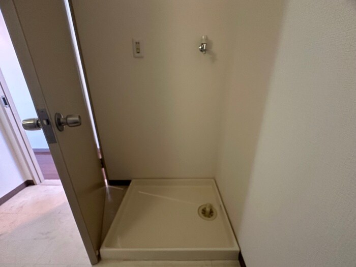 物件内観写真11　(洗濯機置場)