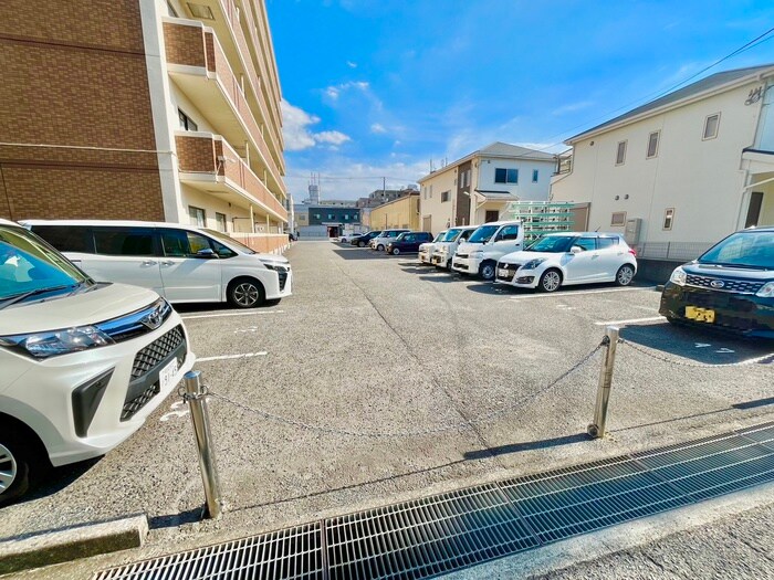 物件外観写真3　(駐車場)