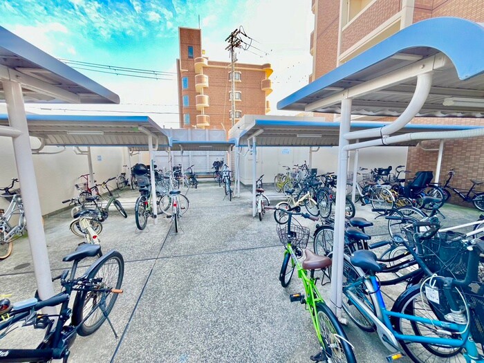 物件外観写真4　(駐輪場)