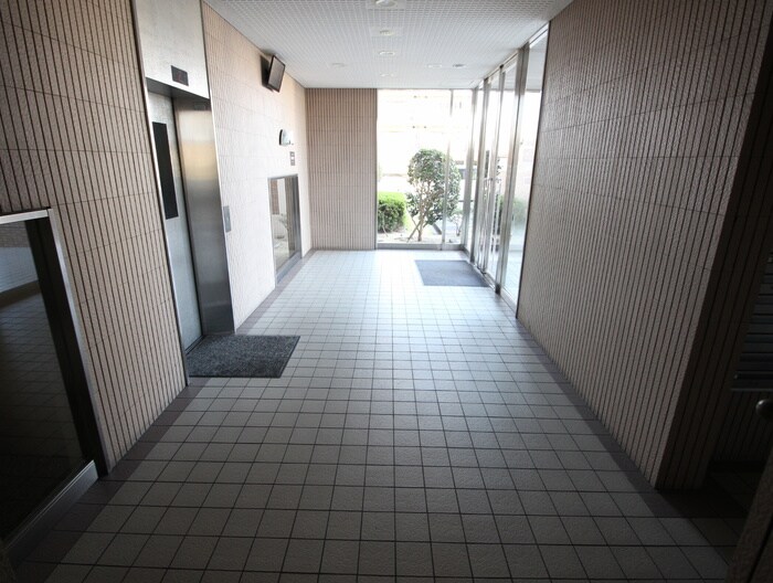 物件外観写真6　(エントランス部分)