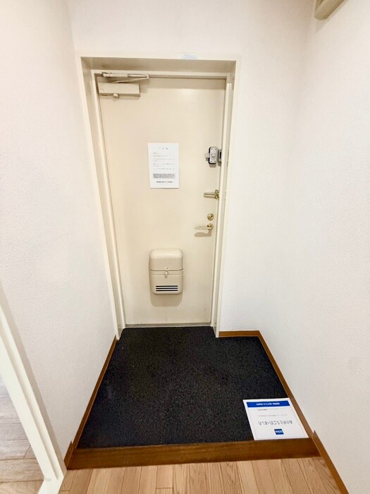 物件内観写真16　(玄関)