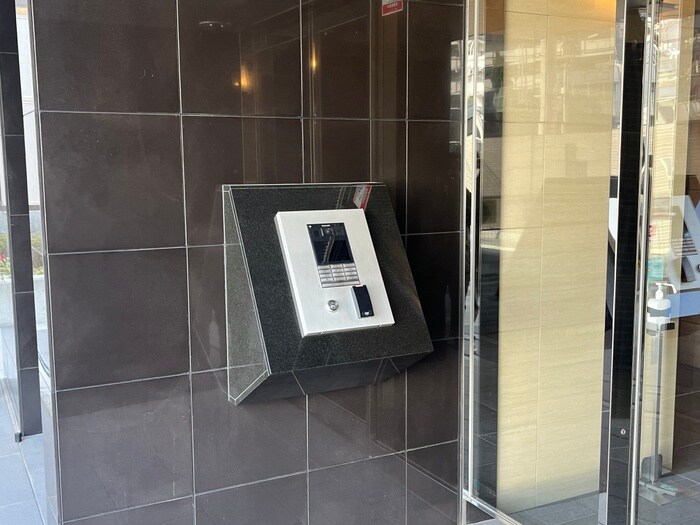 物件外観写真4　(エントランス部分)